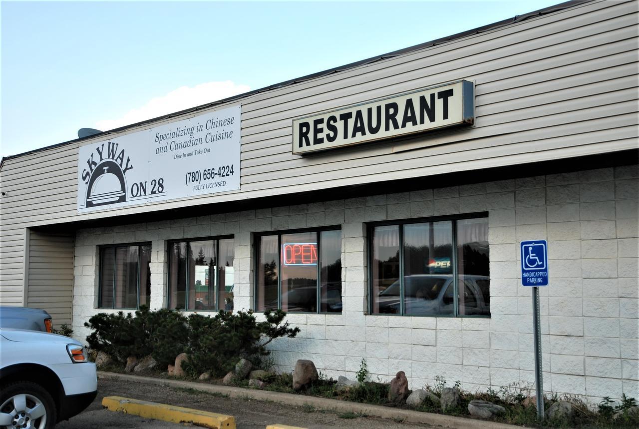Country Garden Inn & Restaurant Smoky Lake Exterior foto